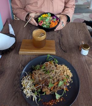 Pad Thai and poke bowl at Coco Bowl in Salento