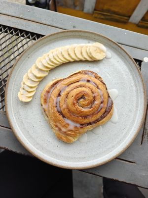 Cinnamon banana roll at Coco Bowl in Salento
