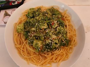 vegan noodles with spinach, tofu and almond milk at Coco Bowl in Salento