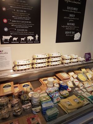 lots of cheeze, but hardly any vegan cheeze at EkoPlaza in Barneveld