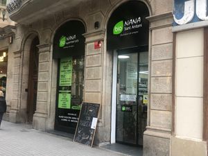 La entrada de la tienda at NANA Biosupermercats in Barcelona