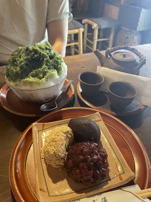 wagoshi and macha shaved ice  at Kasagiya in Kyoto