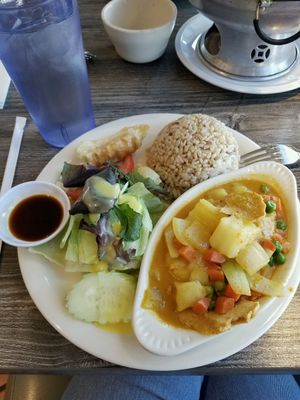 yellow curry lunch special at Bright Star in Rancho Cucamonga