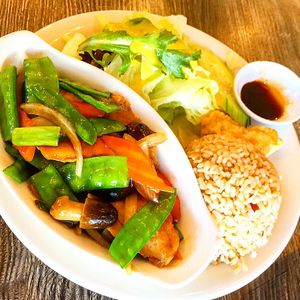 Snow peas and Chickun lunch special at Bright Star in Rancho Cucamonga