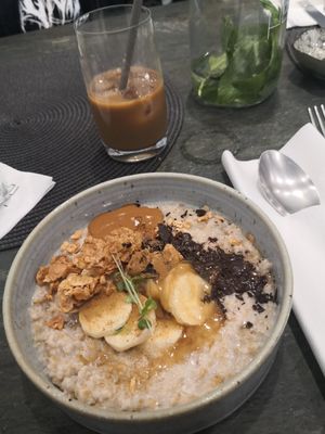 Vegan oats with peanut butter and banana at Me Kolonaki in Athens