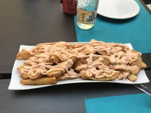 Potato wedges with vegan chili sauce at Lo Portal de Tamarit in Tortosa