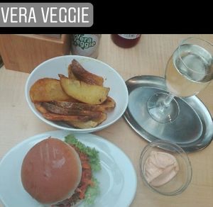 Lip Hip Burger, Rosmarinis und Weinschorle at Vera Veggie in Detmold