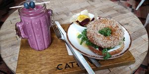 Vegan bagel and smoothie at Catlove Coffee in Gijon
