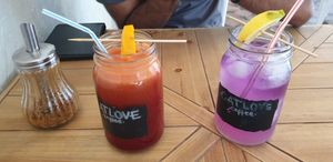 Smoothie with beetroot ginger carrot and really tasty homemade lemonade - highly recommended! at Catlove Coffee in Gijon