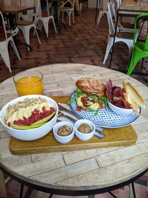 brunch (coffee missing in the photo) at Catlove Coffee in Gijon