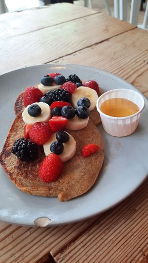 Pancakes met vers fruit en agave siroop at Stek in Leeuwarden