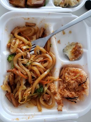 Noodles and spicy rice 🤤 at Food Mood in Ottawa