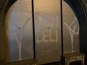 A night image at Devi Deli göttlich vegan in Zurich