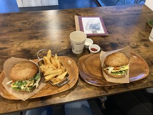Mongoleiburger und Linsenburger at Vegan Burger in Dornbirn