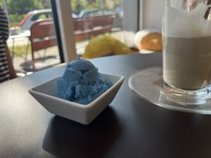 Blaues Bananeneis 🍌🍨  at Eisdiele Frohnatur in Kassel
