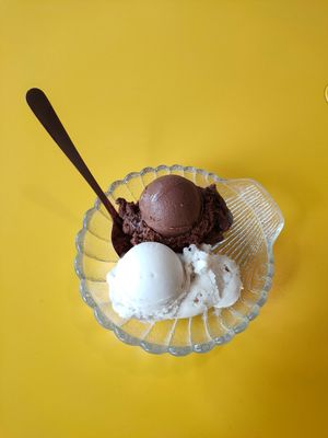 Chokolade/Tonka 😍 & Nougat at Eisdiele Frohnatur in Kassel
