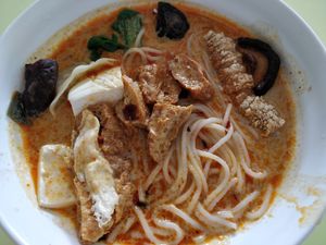 Laksa yong tau foo at Zi Zai Vegetarian 自在齋 - Circuit Rd in Central Singapore