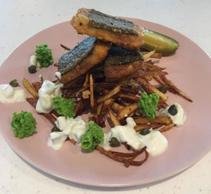 
Chish and Fips! With homemade tartar sauce and minted peas 🍽 at KUB in Teignmouth
