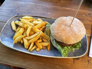 Vegane Burger mit Pommes  at Blauths in Cuxhaven