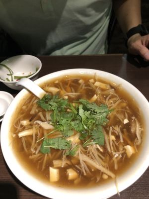 Hot and sour soup at Kao Chi in Taipei