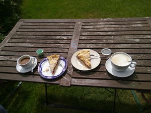 Veganer Kirsch Streuselkuchen at Richardshof in Sankt Peter-ording