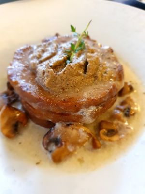 Seitan 🤘😈 steaks with mushroom sauce at Dalmatino in Hvar