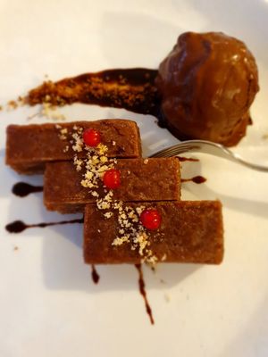 Chocolate cake (which melted in my mouth 🤤🤤🤤) and chocolate sorbet, both amazing at Dalmatino in Hvar