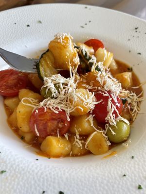Vegan gnocchi with roasted vegetables. They offer grated smoked tofu as a Parmesan alternative which I didn’t love as the flavour is a bit overwhelming. But still a delicious mea at Dalmatino in Hvar