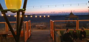 Als de avond valt. Rustig muziekje. at Timboektoe in Velsen Noord