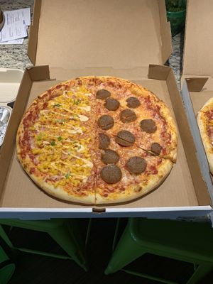 Half possum’roni and bacn Mac and cheezer at Possum Pizza in Austin