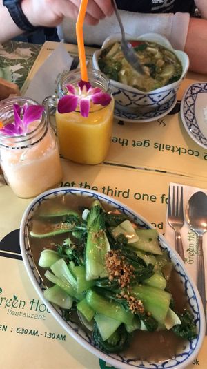 Pak choi in Sauce, green curry coconut soup and a mango and a cantaloupe Shake 😍  at Green House in Bangkok