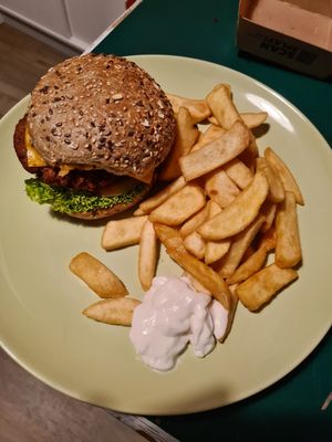 HüttenzauberBurger und Pommes at Peter Pane - Holsten Str in Hamburg