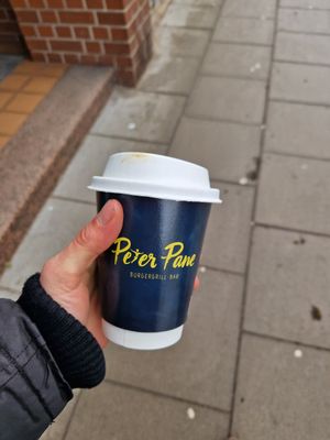 Latte macchiato mit Hafermilch #Veganuary at Peter Pane - Holsten Str in Hamburg