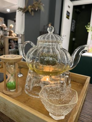 Ginger and lemon tea   at 7 Flowers & Tea in Reading