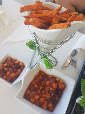 Sweet potato fries and vegan chili mix. at Wanderlust Garden in Mallorca
