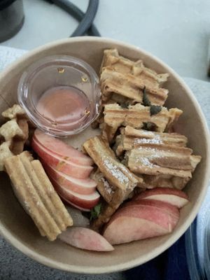 Aus “mit Früchten der Saison” (laut Speisekarte) wurde einfach nur noch ein bisschen Nektarine   at Veggie Oase - Maybe closed in Oberasbach