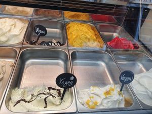 3 vegan icecreams and 3 vegan sorbets  at Oyya in Ghent
