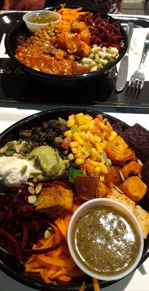 Mediterraneo bowl & Azteque bowl at Copper Branch - Nieuwstraat in Brussels