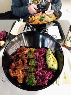 Bowl General Copper and Bowl Aristote with mixed lettuce and smoked tofu. Both delicious! at Copper Branch - Nieuwstraat in Brussels