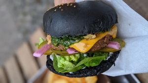 Look at those layers!! 🤤🤤🤤 at VEG'D - Vegan Burgers - F-Hain in Berlin