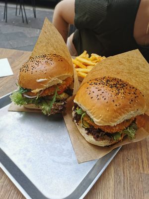 Crispy Chicken & Spicy Crispy Chicken at VEG'D - Vegan Burgers - F-Hain in Berlin