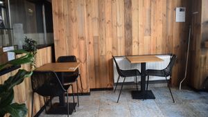 inside at VEG'D - Vegan Burgers - F-Hain in Berlin