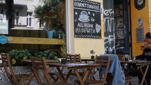 outside at VEG'D - Vegan Burgers - F-Hain in Berlin