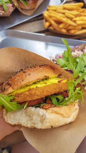 Crispy Chicken, holy guacamoly at VEG'D - Vegan Burgers - F-Hain in Berlin