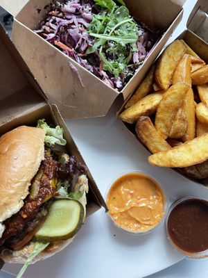 Beyond burger and coleslaw was delicious 🤩 at VEG'D - Vegan Burgers - F-Hain in Berlin