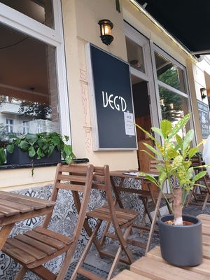 Outside at VEG'D - Vegan Burgers - F-Hain in Berlin