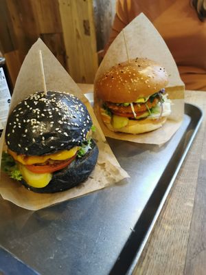 Burghain and Crispy Chicken at VEG'D - Vegan Burgers - F-Hain in Berlin