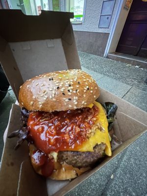 Classic burger  at VEG'D - Vegan Burgers - F-Hain in Berlin