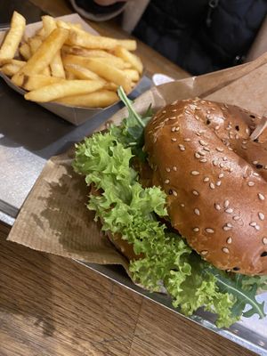 Chicken burger  at VEG'D - Vegan Burgers - F-Hain in Berlin