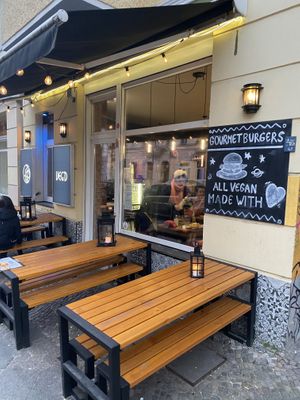 Outdoor seating  at VEG'D - Vegan Burgers - F-Hain in Berlin